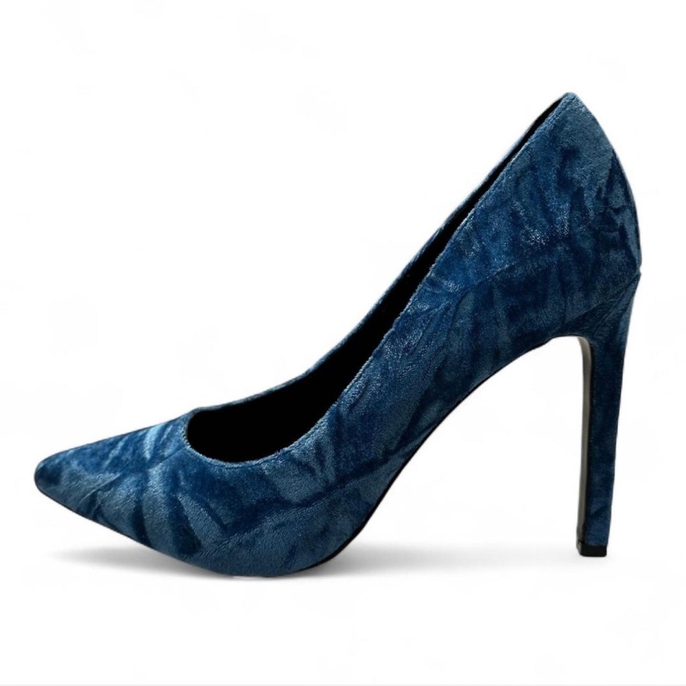 NWOT Rare Nine West Tatiana Velvet Stilettos in Electric Blue Pointed toe Size 7